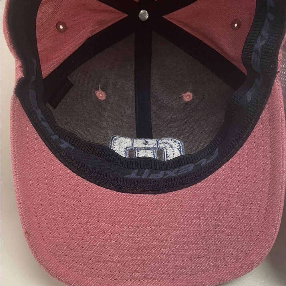 Travis Mathew Pink & White Men’s Fitted ball Caps size L / XL
